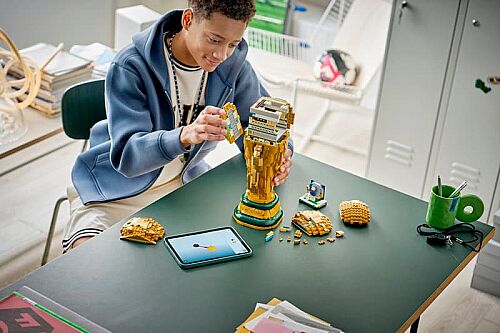43020 Editions FIFA World Cup# Official Trophy - 2