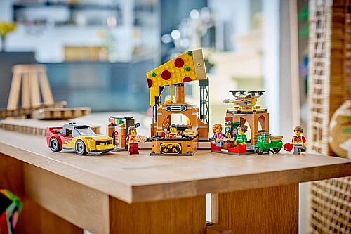 60496 City Pizza Delivery Experience with Vehicles - 10