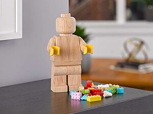 41050900 LEGO Wooden Minifigure FSC 100% LEGO Wooden Minifigure - 5